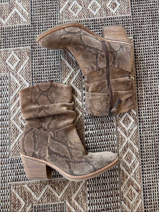 Sofft Shoes - SOFFT Aqua Sofft Snakeskin Print Suede Ankle Boot Slouchy Waterproof Size 6.5